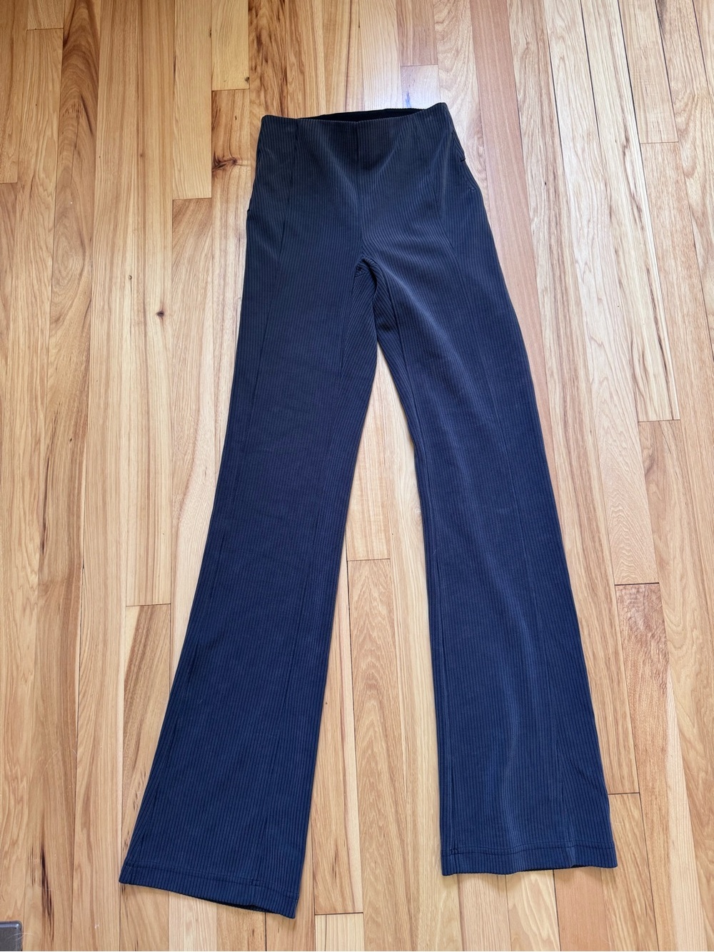 Lululemon Ribbed Softstreme Flared Pants in black size 2 - Picture 4 of 7